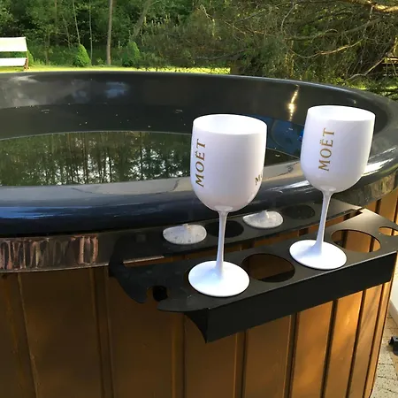 Willa Deluxe Zdrojowa -willa Typu Alpejskiego W Borach Tucholskich-całoroczna Balia Z Jacuzzi-prywatny I Strumyk -duża Wiata Grillowa Osowek