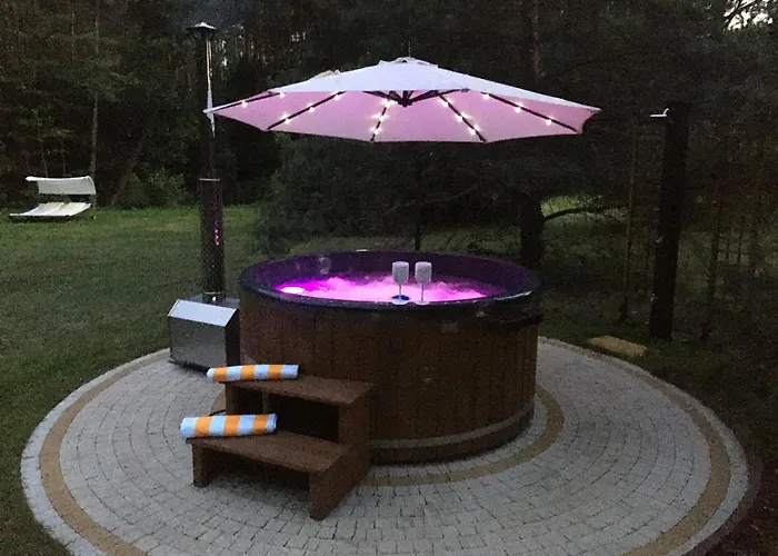 Βίλα Deluxe Zdrojowa -willa Typu Alpejskiego W Borach Tucholskich-caloroczna Balia Z Jacuzzi-prywatny I Strumyk -duza Wiata Grillowa *